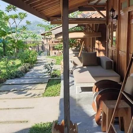 Villa Kayu Yogyakarta Exterior photo