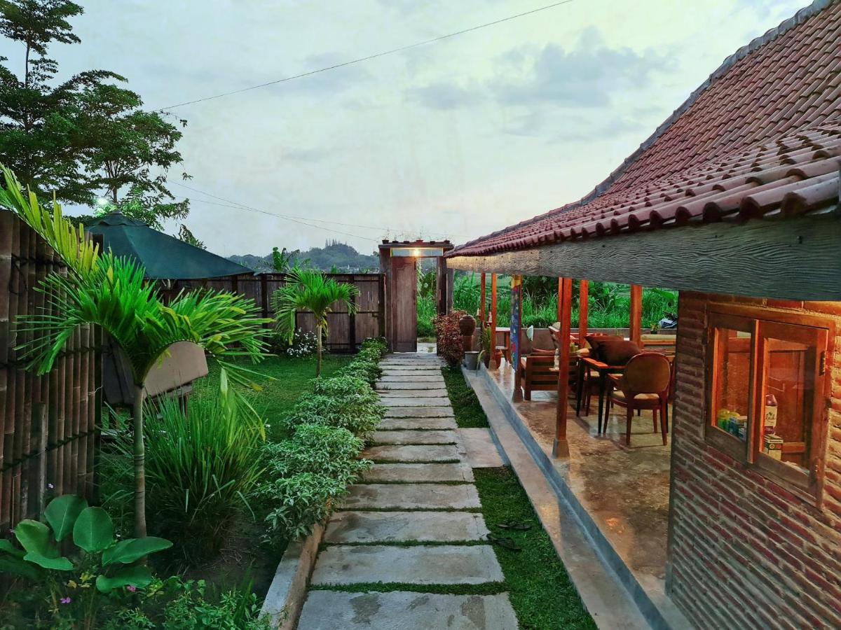 Villa Kayu Yogyakarta Exterior photo