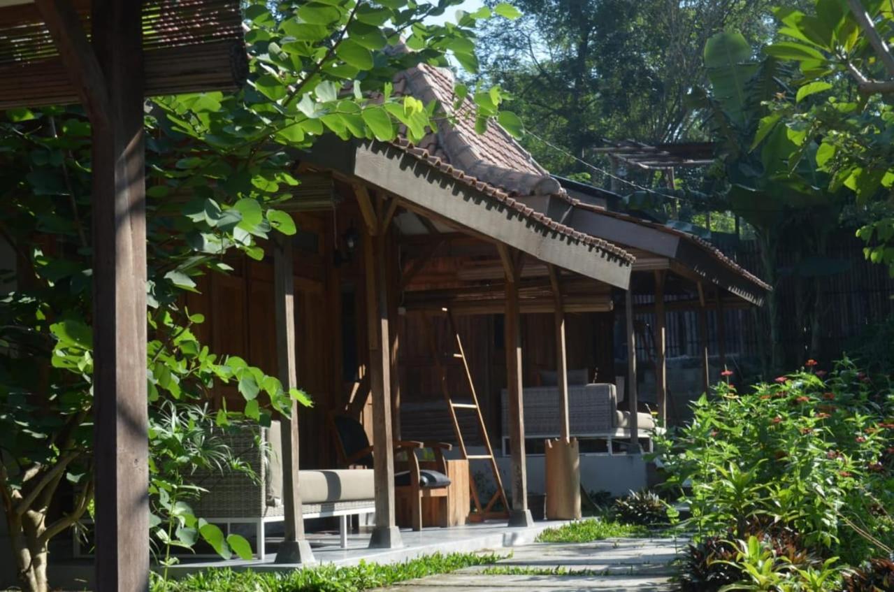 Villa Kayu Yogyakarta Exterior photo